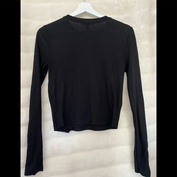 Round neck long sleeve top - Picture 2 of 2